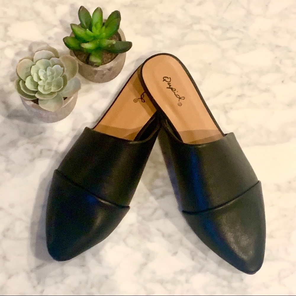 TRENDING! 🎉Black Vegan Leather Mule Flats - Picture 2 of 5